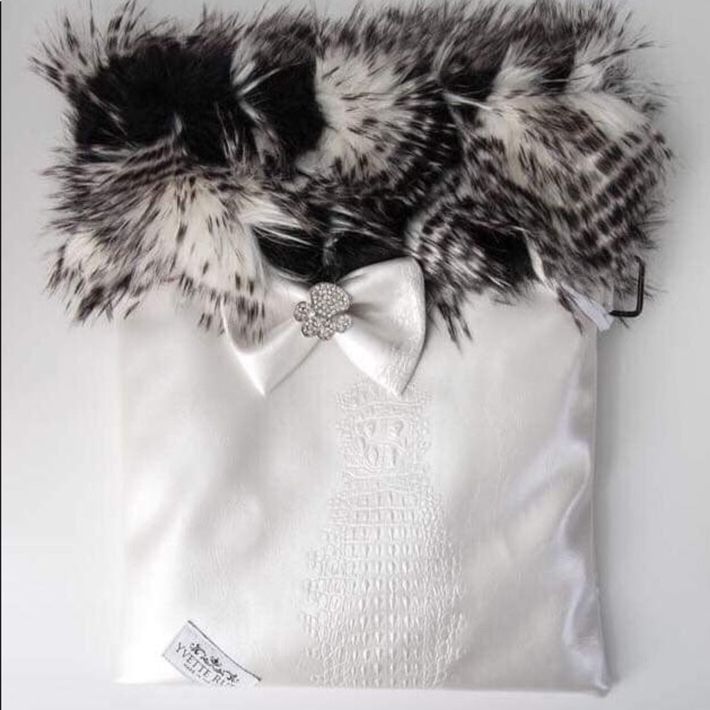 WHITE PEARL N FUR PET PURSE